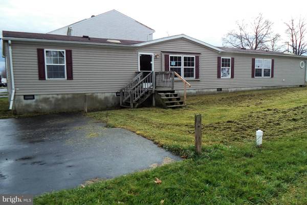 207 TOPAZ LN, Inwood, WV 25428