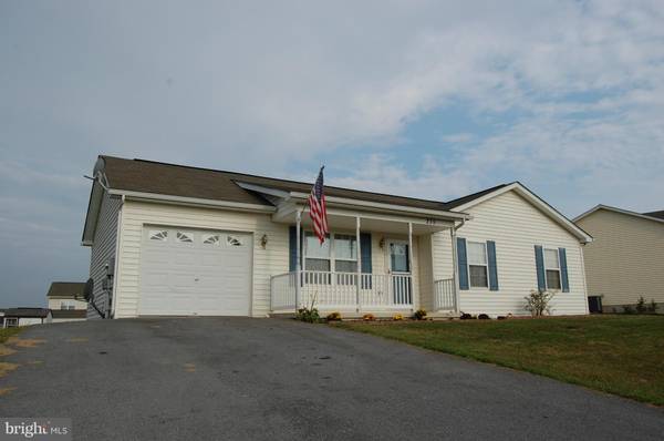 235 FENIMORE DR, Inwood, WV 25428