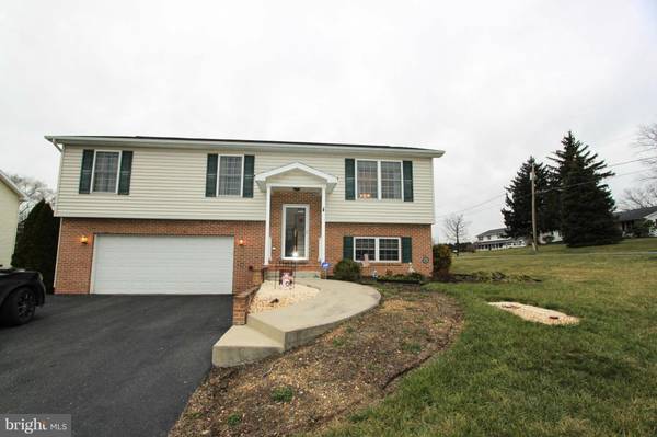 406 BUMBLEBEE LN, Martinsburg, WV 25404