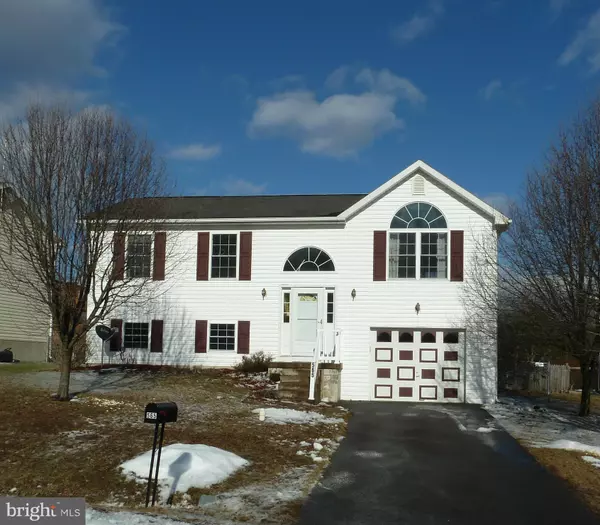 565 UNIVERSE DR, Martinsburg, WV 25404