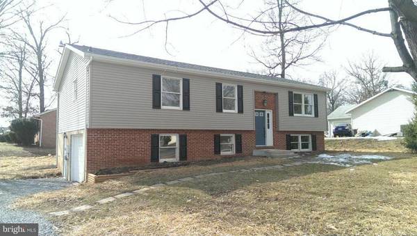 44 SUMMERS ST, Inwood, WV 25428