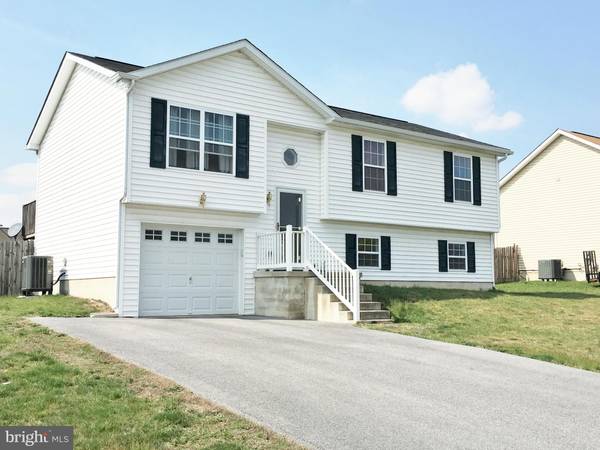 183 WALLACE AVE, Inwood, WV 25428