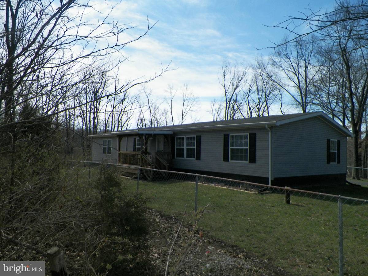 Falling Waters, WV 25419,45 LAZY LN