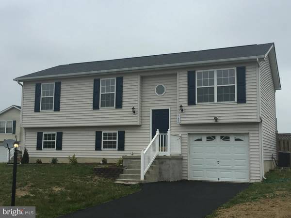 543 THOREAU DR, Inwood, WV 25428