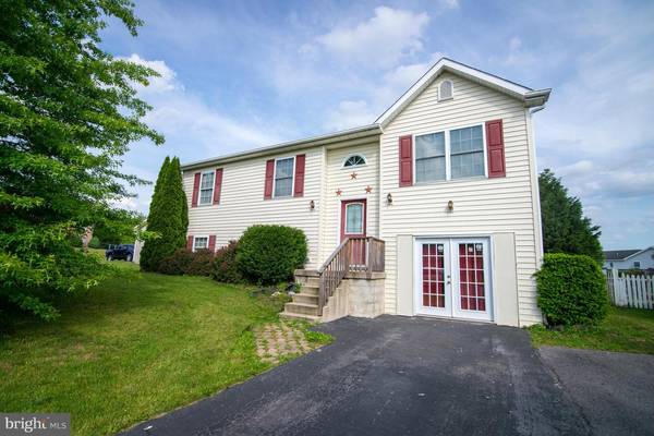 293 UNIVERSE DR, Martinsburg, WV 25404