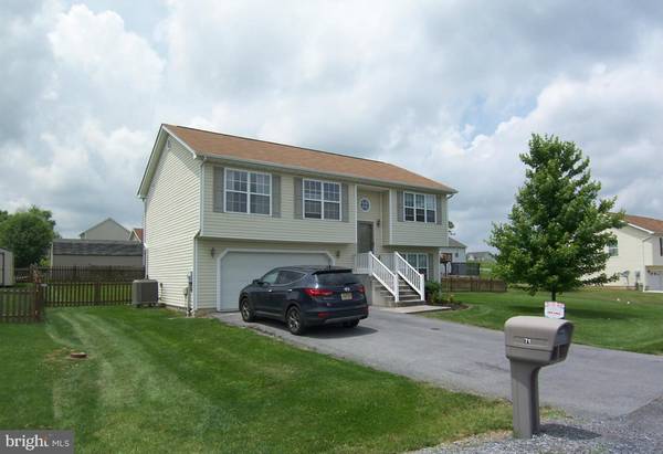 71 SNAIL KITE RD, Martinsburg, WV 25405