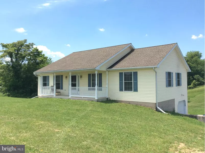 28 COUNTRY LN, Falling Waters, WV 25419