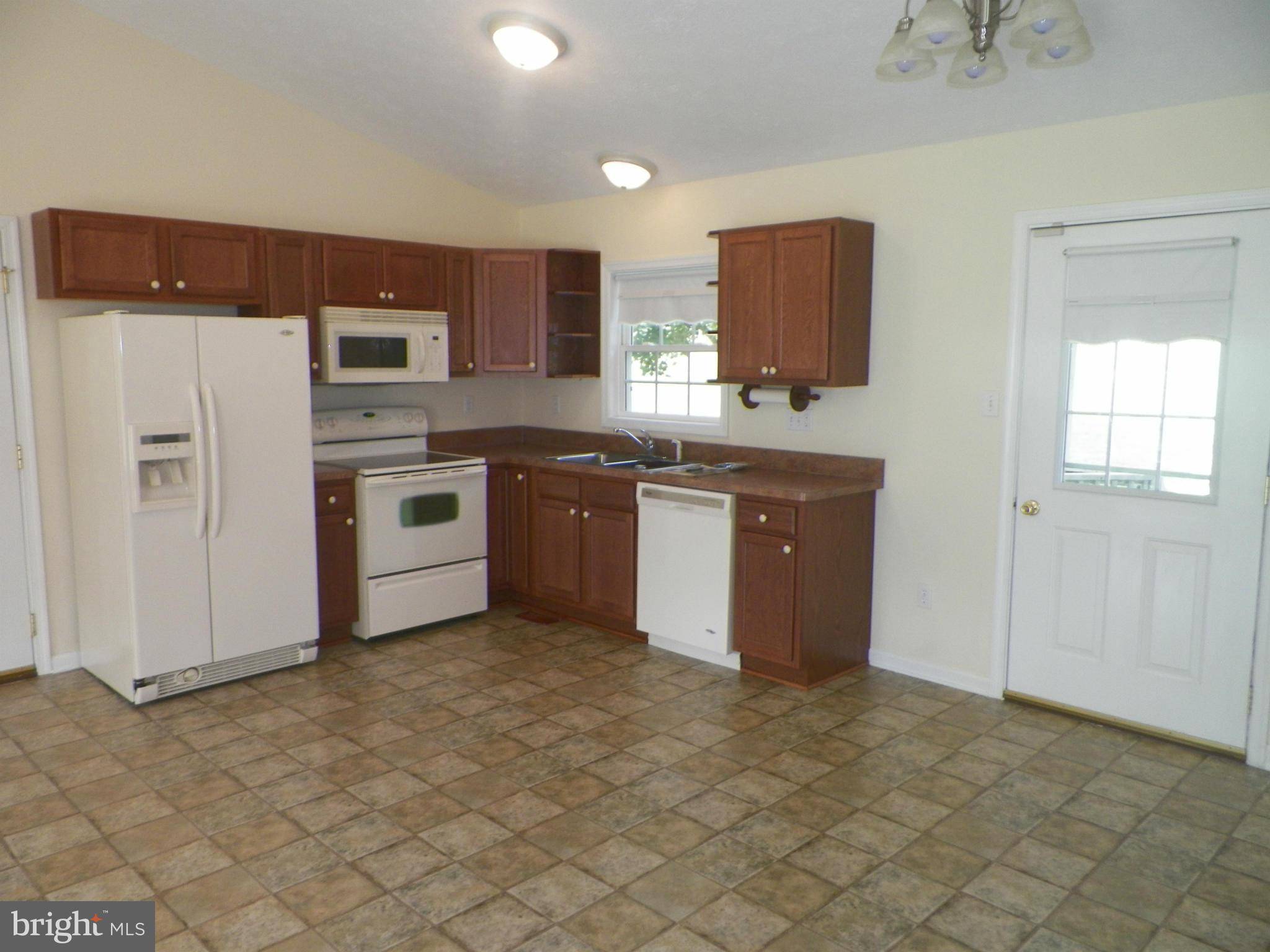 Hedgesville, WV 25427,922 RIDGE RD