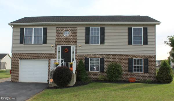 141 THAYERS GULL DR, Martinsburg, WV 25405