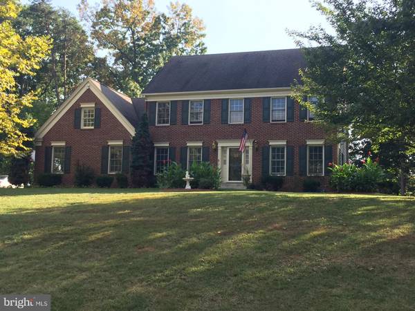 328 SHERWOOD FOREST DR, Falling Waters, WV 25419