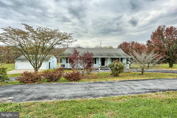 1438 MACINTOSH DR, Falling Waters, WV 25419