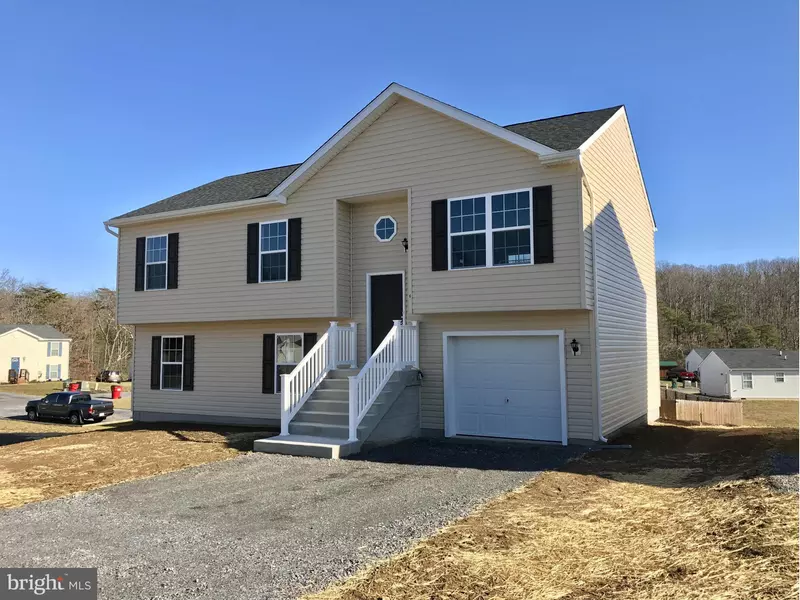 6 EISENHOWER CIR, Inwood, WV 25428