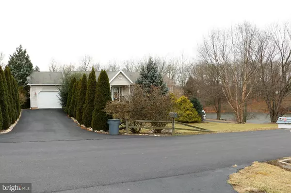 Falling Waters, WV 25419,214 JEANNA LN