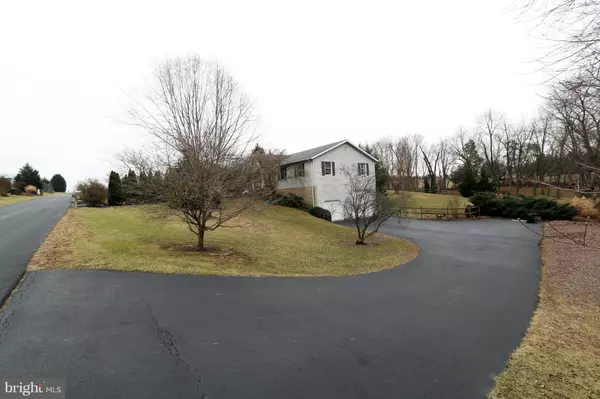 Falling Waters, WV 25419,214 JEANNA LN