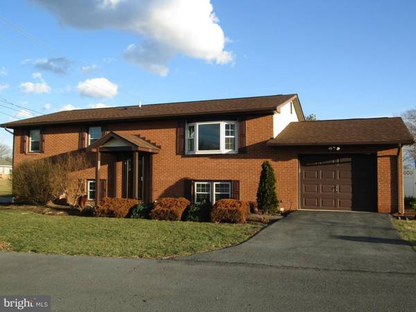 11 MADERA DR, Martinsburg, WV 25405