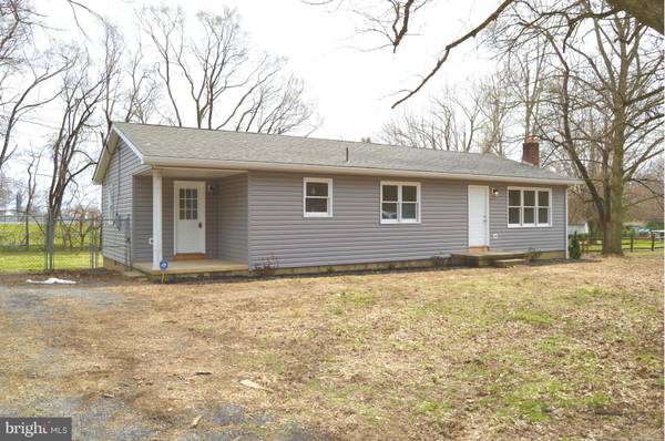 1058 HENSHAW RD, Bunker Hill, WV 25413