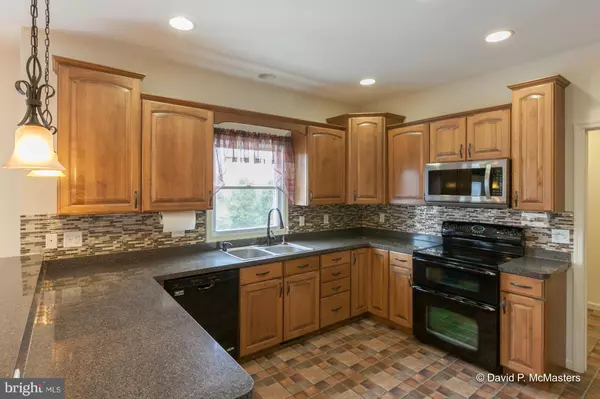 Falling Waters, WV 25419,445 FALCON DR