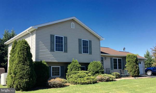 14 MOONLIGHT LN, Martinsburg, WV 25404