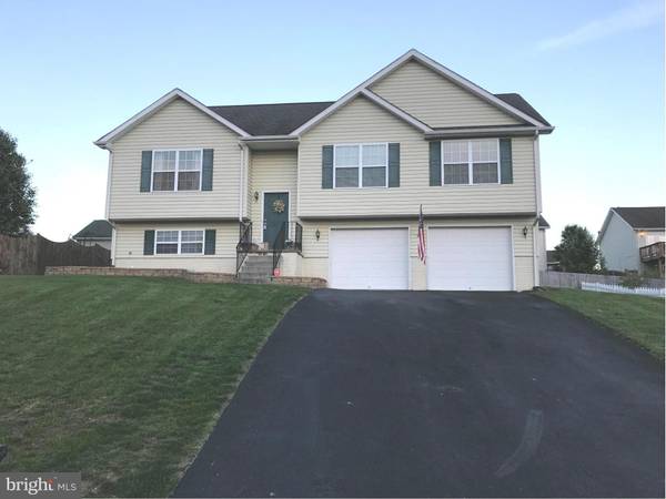 32 GARFIELD DR, Inwood, WV 25428