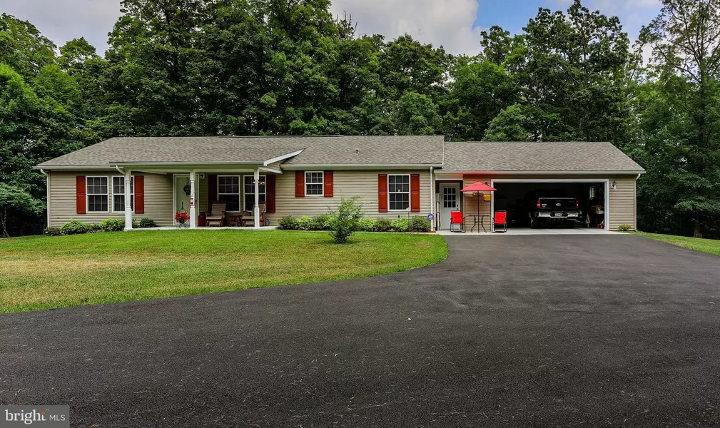 1318 LOCUST GROVE RD, Hedgesville, WV 25427