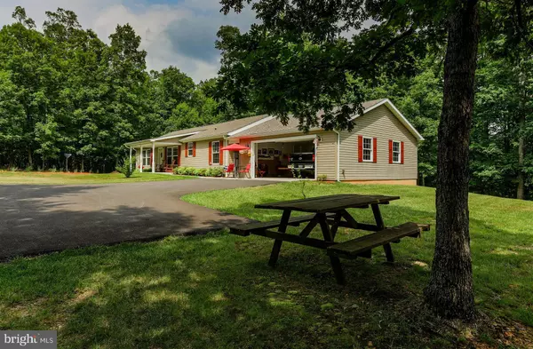 Hedgesville, WV 25427,1318 LOCUST GROVE RD