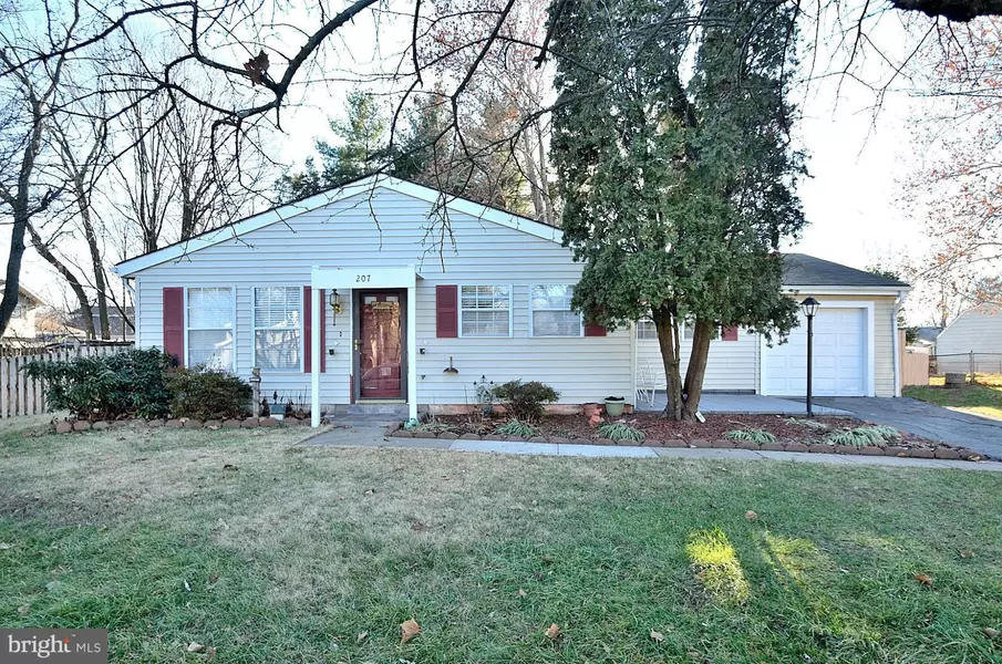 207 JUNIPER AVE E, Sterling, VA 20164