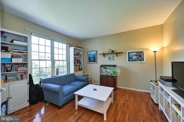 Chantilly, VA 20152,43750 MINK MEADOWS ST