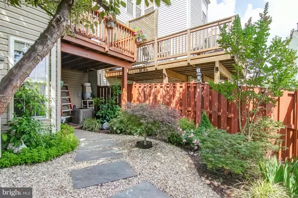 Chantilly, VA 20152,43001 CENTER ST