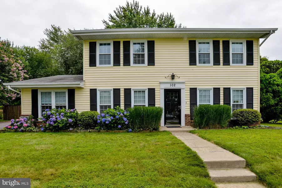 102 ORCHARD CIR, Hamilton, VA 20158