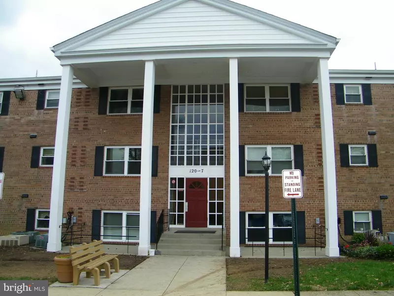 120-7 WASHINGTON ST NE #1, Leesburg, VA 20176