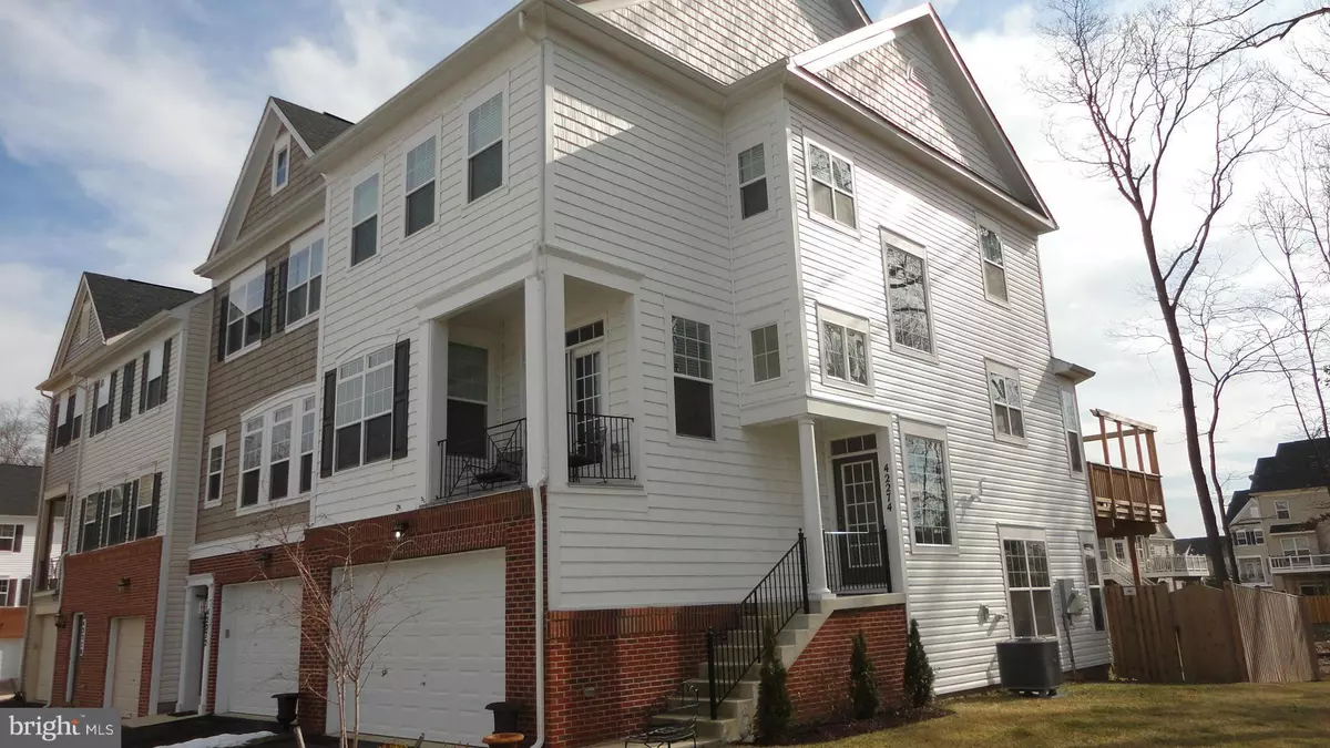 Chantilly, VA 20152,42274 SHOOVER SQ