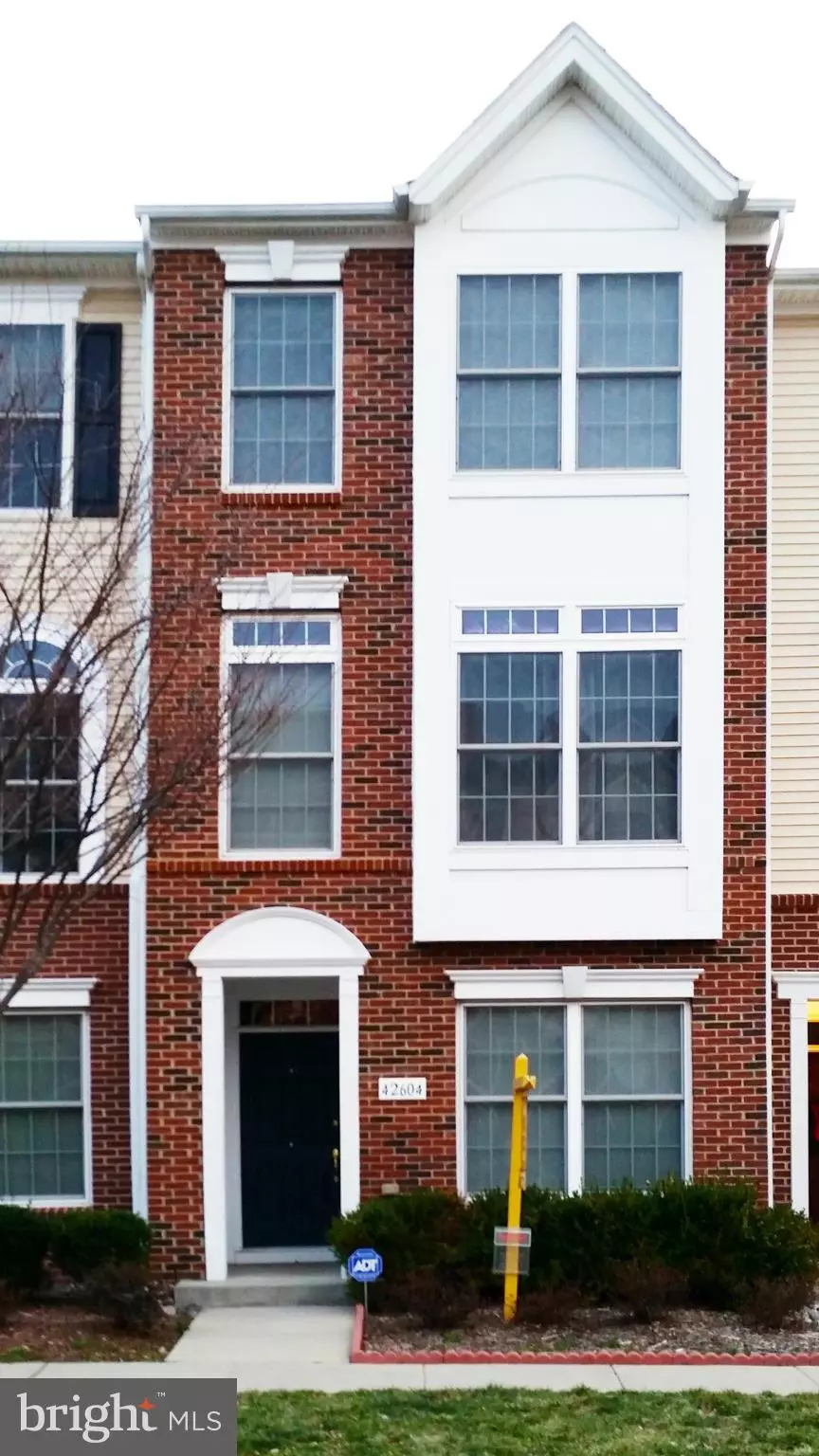 Chantilly, VA 20152,42604 PINE FOREST DR