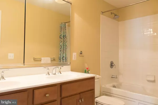 Chantilly, VA 20152,42604 PINE FOREST DR
