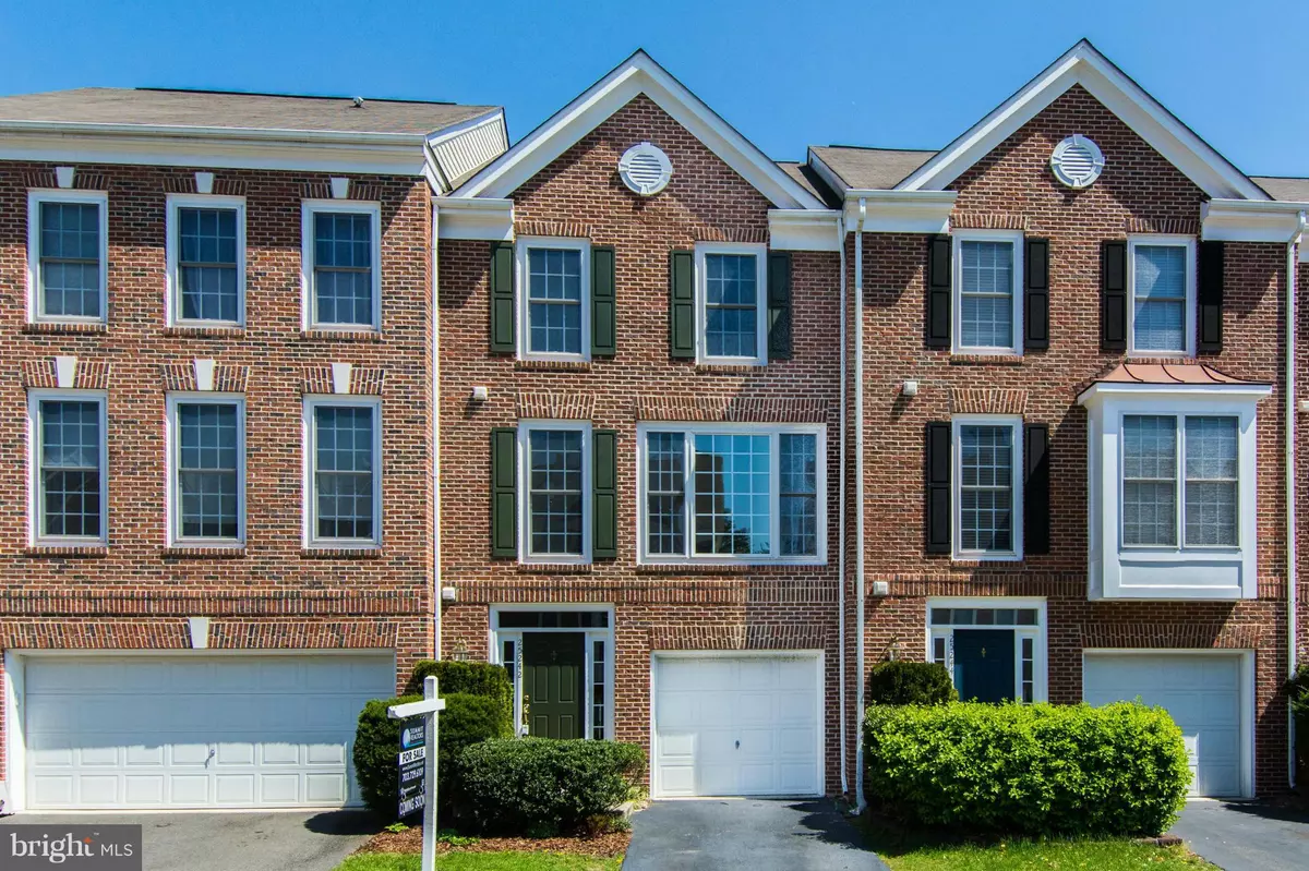 Chantilly, VA 20152,25242 DUNVEGAN SQ