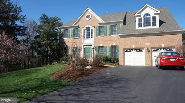 Chantilly, VA 20152,25813 PLANTING FIELD DR