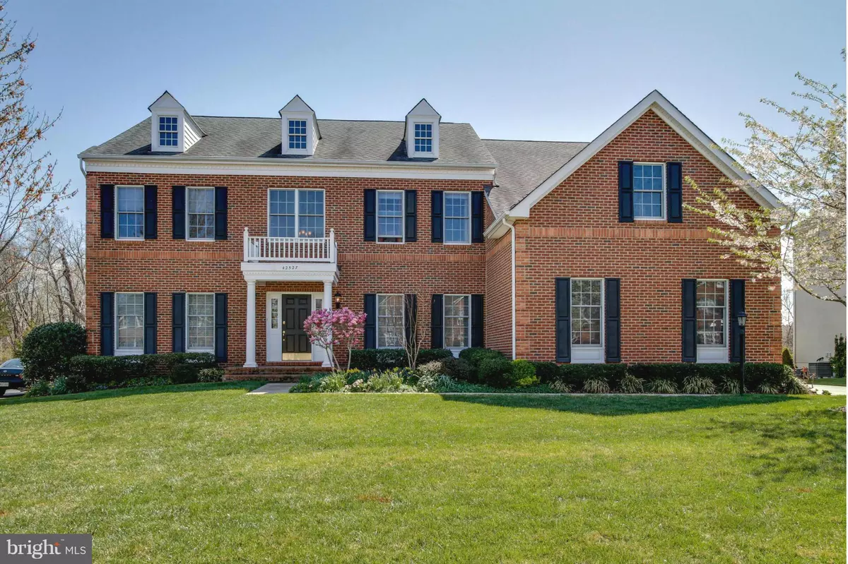 Chantilly, VA 20152,42527 LONGACRE DR