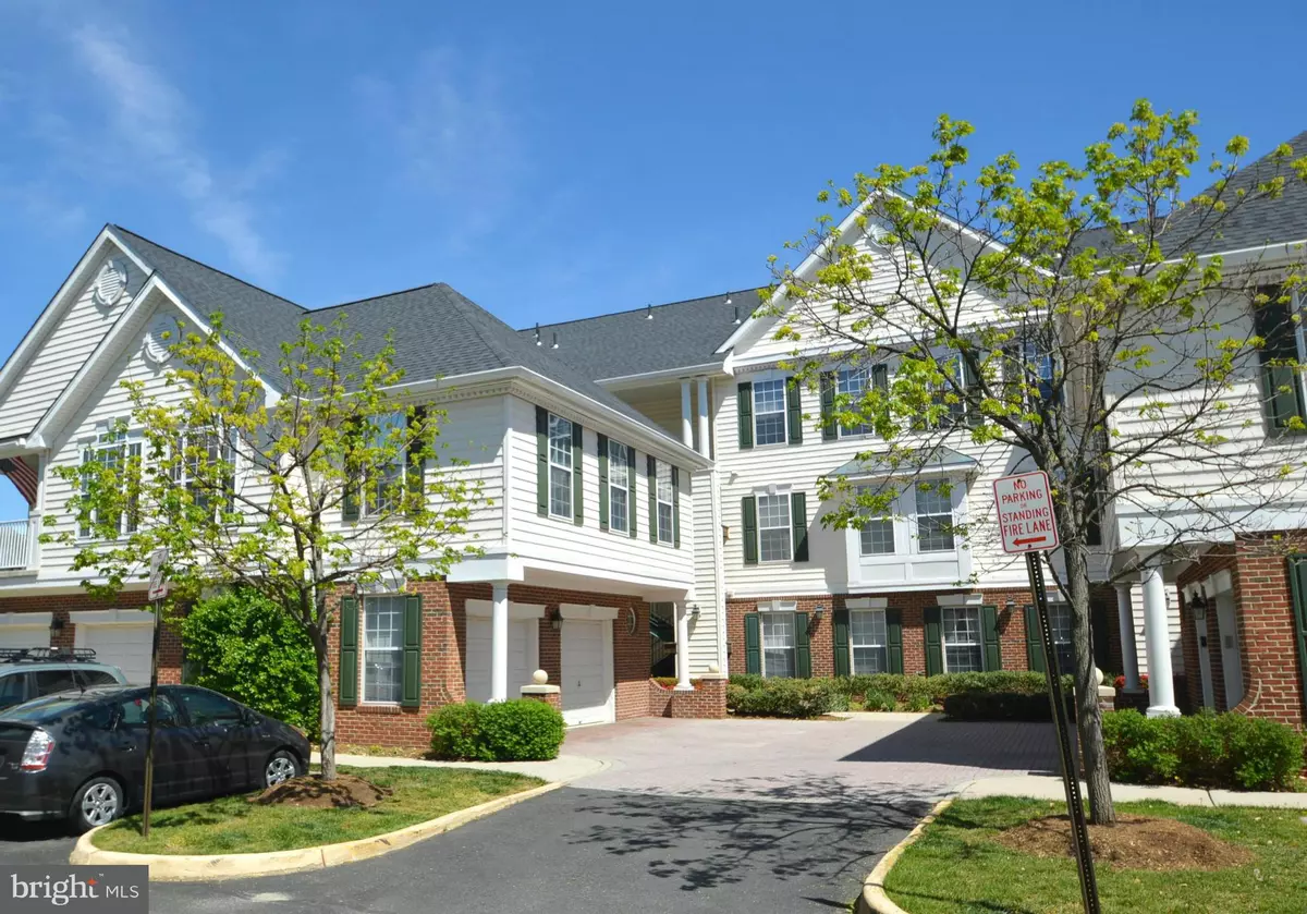 Chantilly, VA 20152,25230 POND VIEW SQ #101