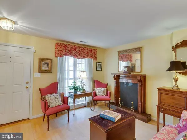 Chantilly, VA 20152,42816 SHALER ST