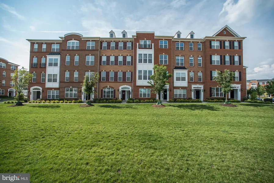 43015 CLARKS MILL TER, Ashburn, VA 20148