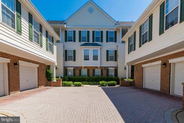 25252 RIFFLEFORD SQ #201, Chantilly, VA 20152