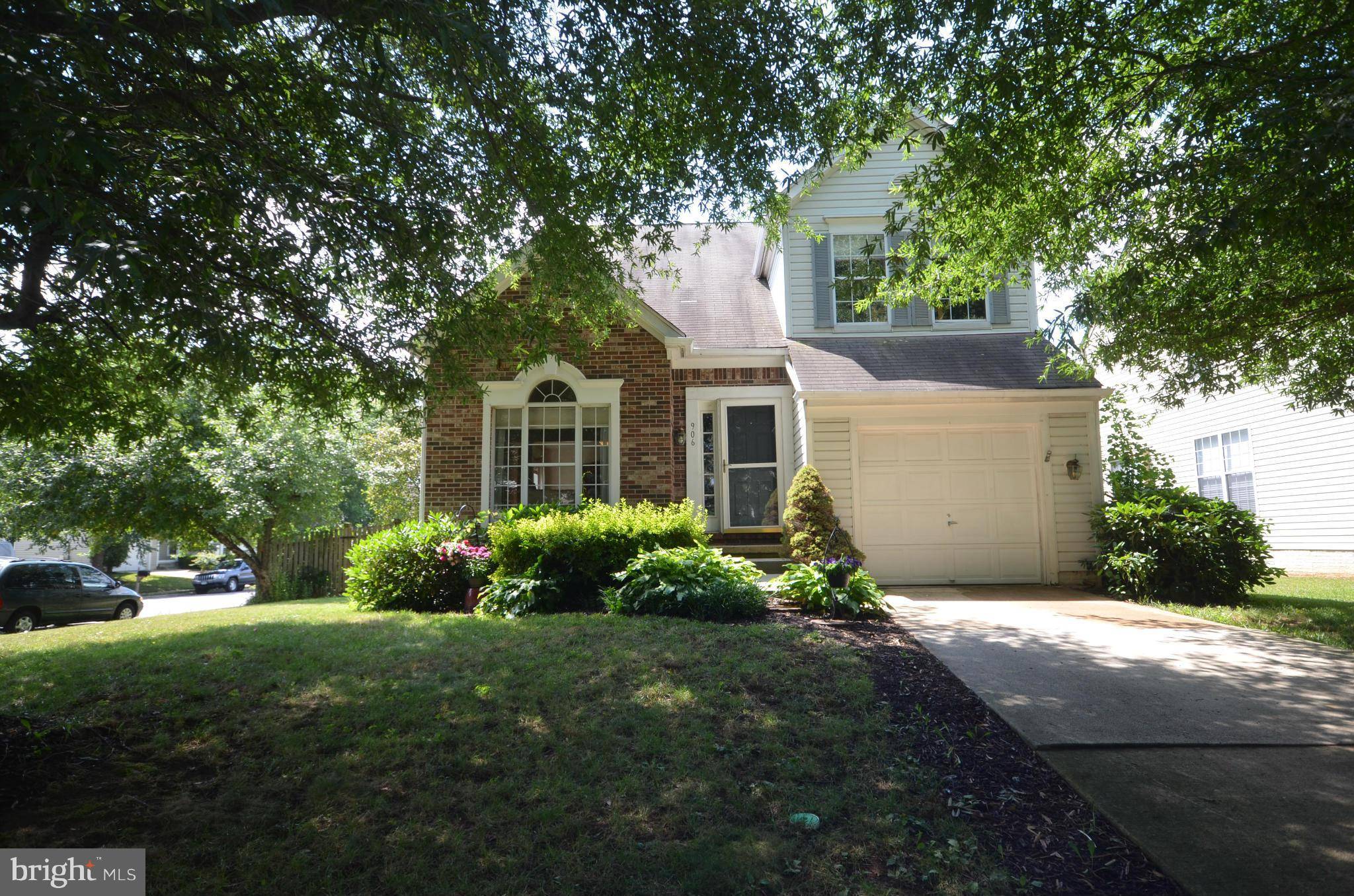 906 CATOCTIN CIR NE, Leesburg, VA 20176