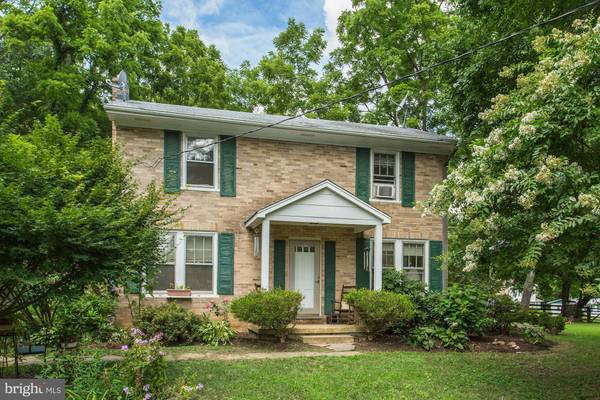 8 BURKE CIR, Hamilton, VA 20158