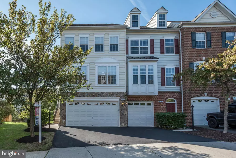 42461 MAGELLAN SQ, Ashburn, VA 20148