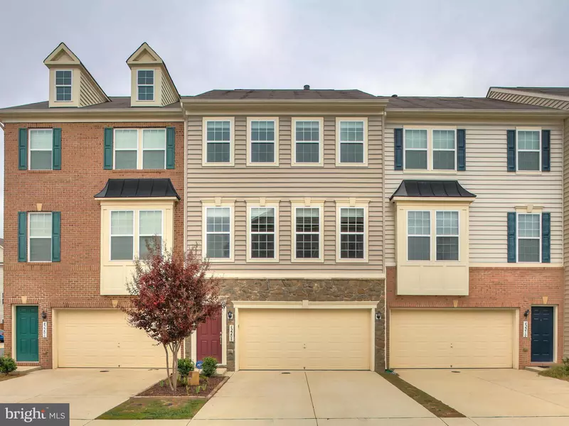 42208 FIELD POST SQ, Chantilly, VA 20152