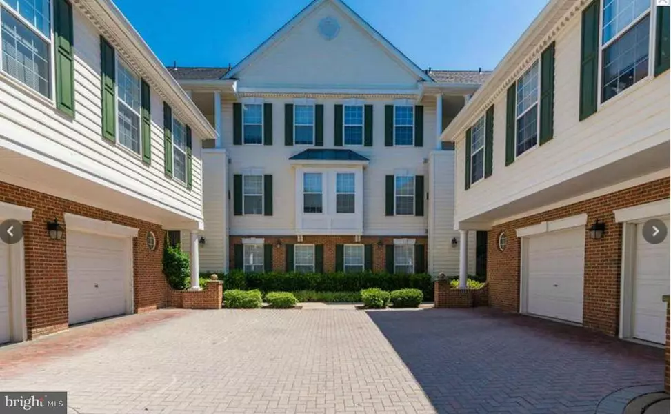 25230 POND VIEW SQ #204, Chantilly, VA 20152