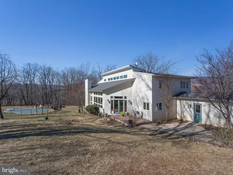 17531 MARIAH MOUNTAIN LN, Round Hill, VA 20141