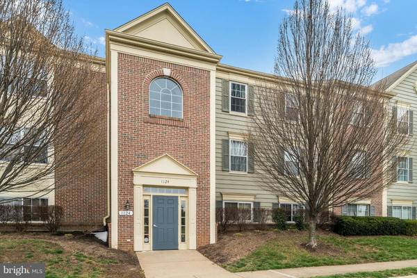 1124 HUNTMASTER TER NE #302, Leesburg, VA 20176