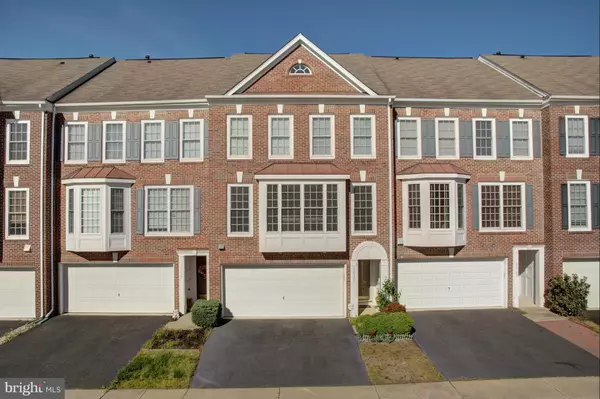 26127 KENNYWOOD SQ, Chantilly, VA 20152