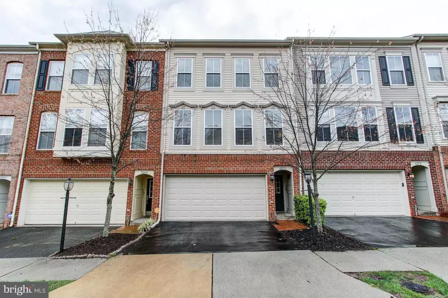 42513 REGAL WOOD DR, Ashburn, VA 20148