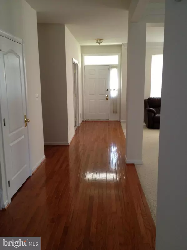Chantilly, VA 20152,43085 EDGEWATER ST